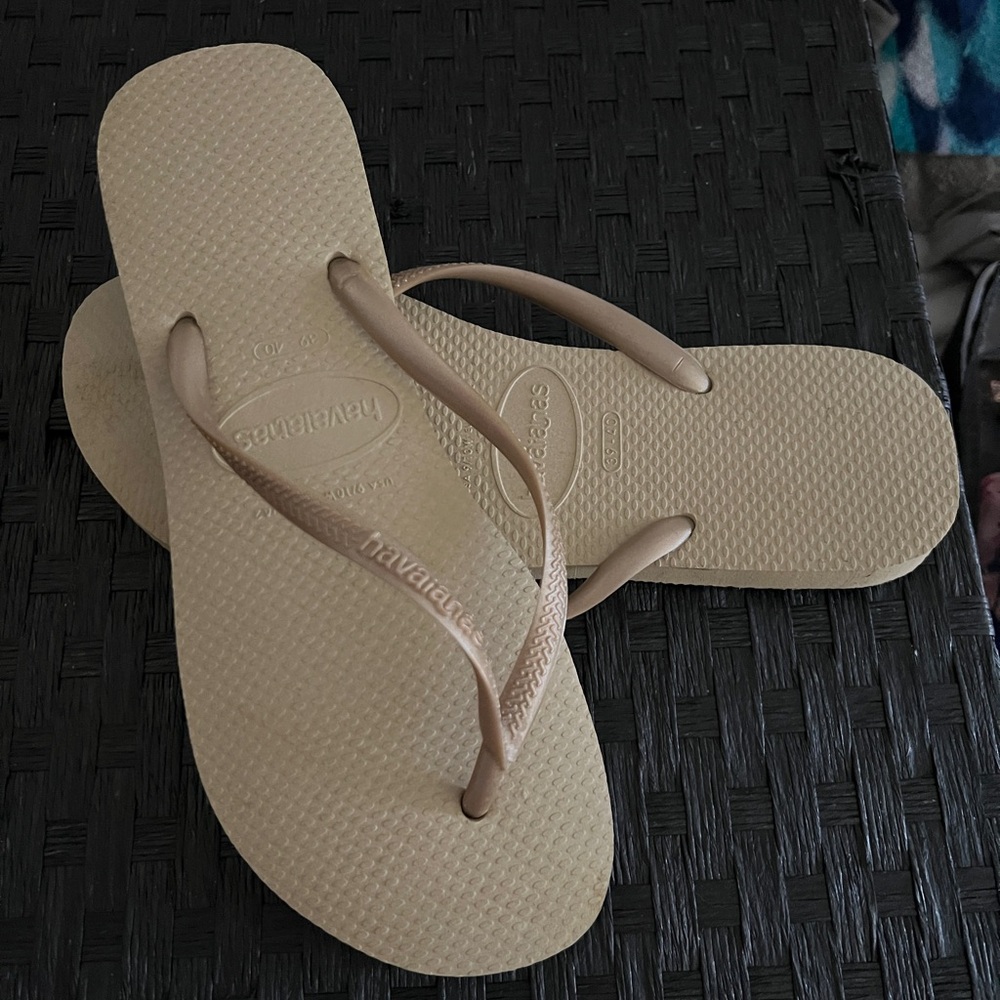 Brand new Havianas flip flops, metallic gold color. Size 9/10.